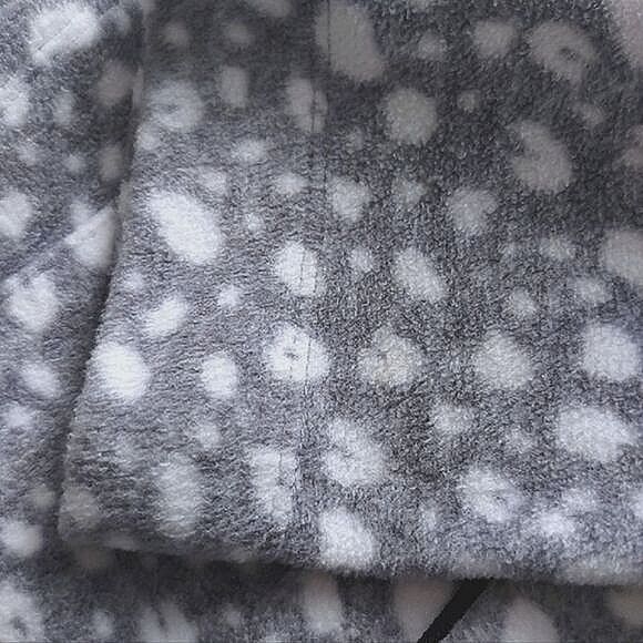 DKNY light grey cheetah print fluffy fleece pyjama set Size S - Picture 14 of 14